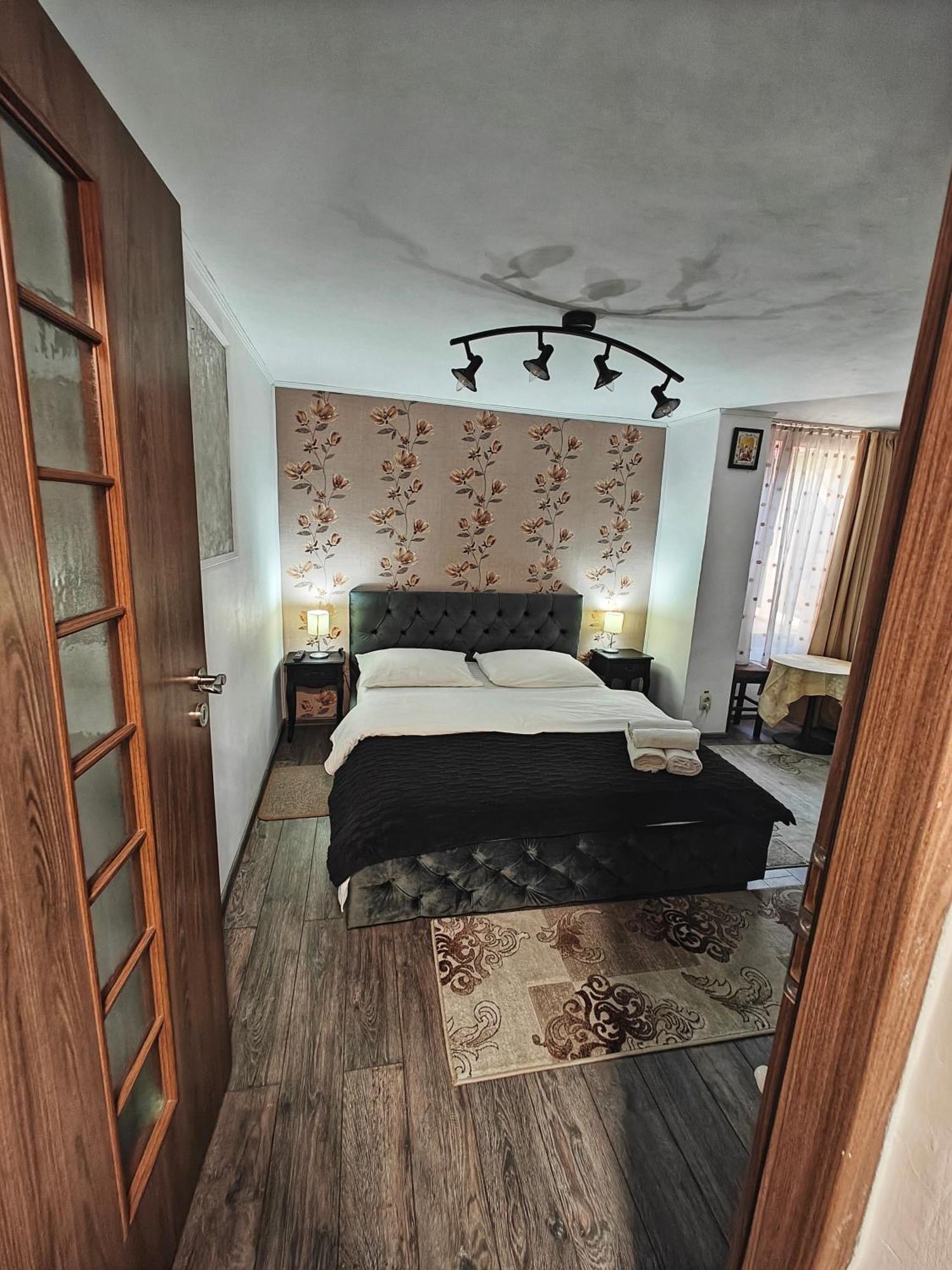 Апартаменты Casa Miclau Бэиле-Еркулане Экстерьер фото